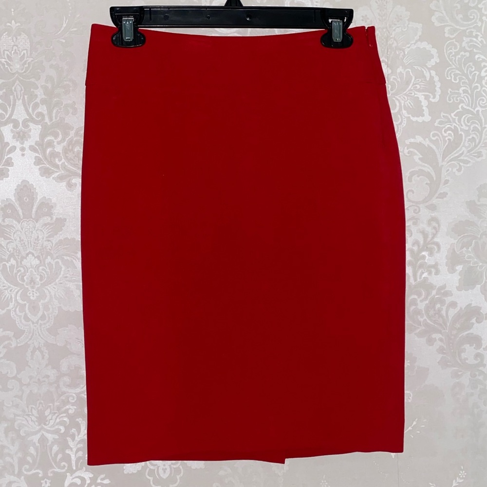 The limited suit skirt